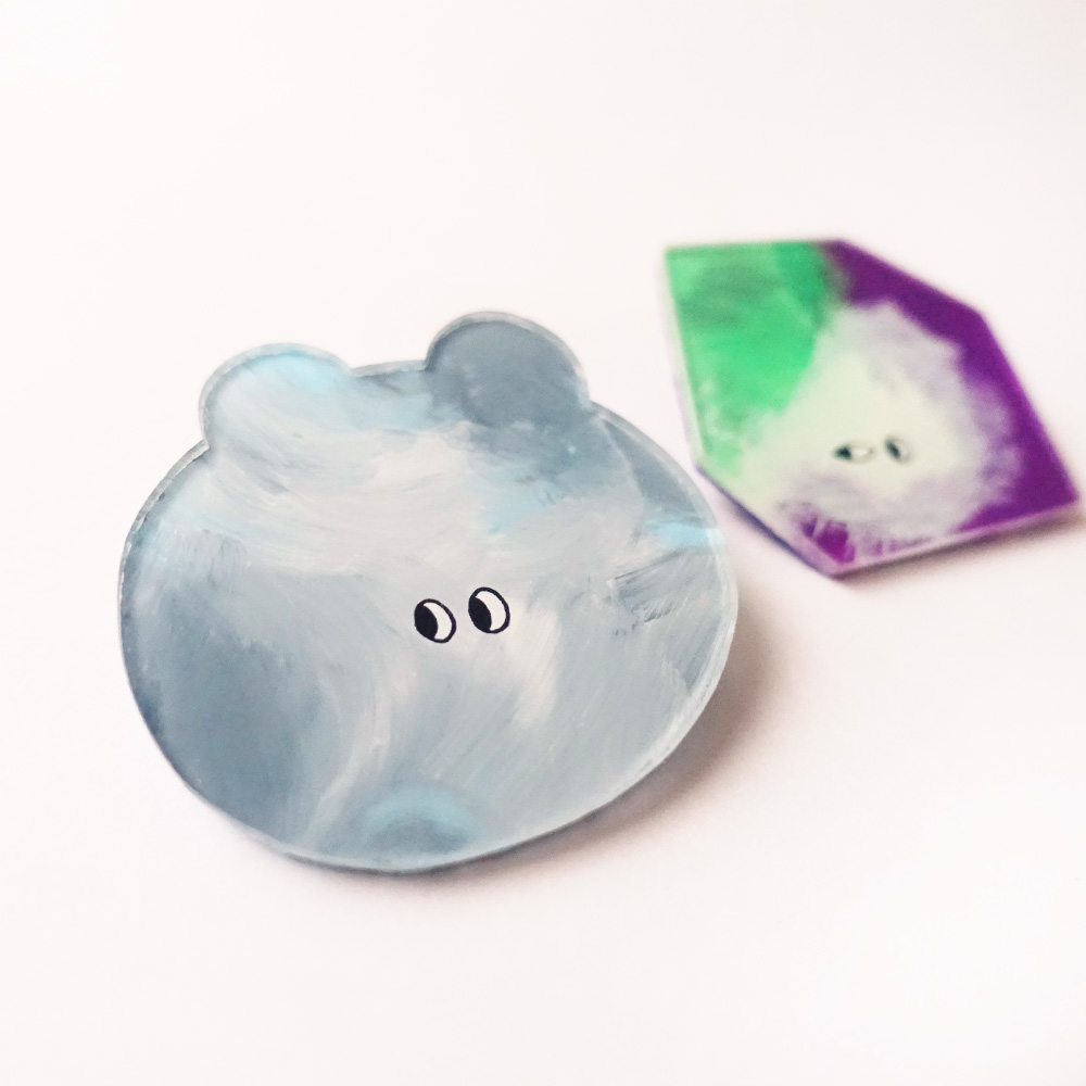 ブローチ団「くもりくま」と「こいし」